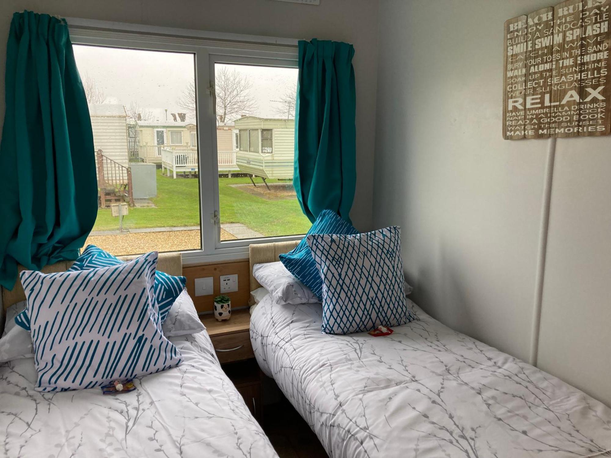 Pet Friendly Holiday Home On Golden Palm Skegness Eksteriør billede