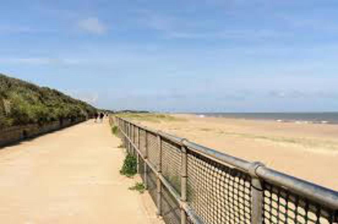 Pet Friendly Holiday Home On Golden Palm Skegness Eksteriør billede