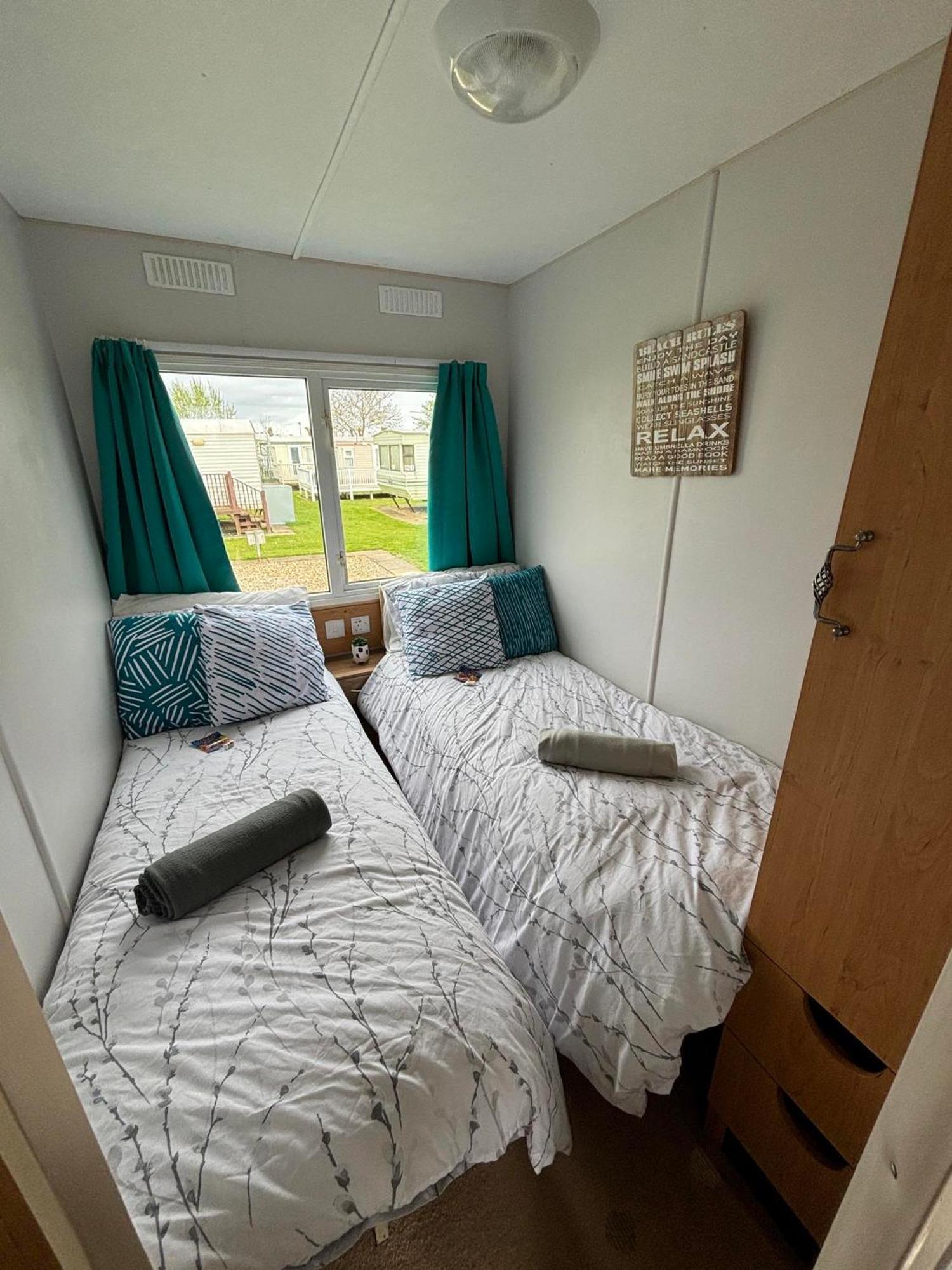 Pet Friendly Holiday Home On Golden Palm Skegness Eksteriør billede